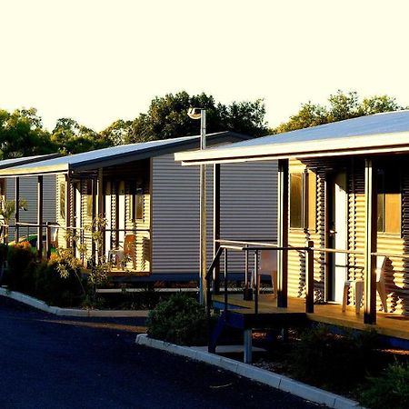 Pritchard Road Country Resort Емералд Екстериор снимка